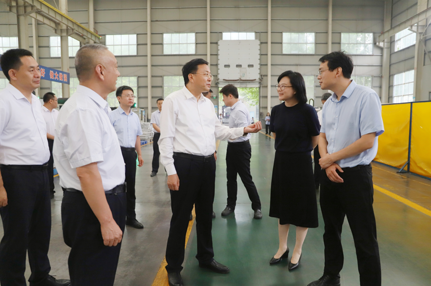 鄒平市委副書(shū)記、市長(zhǎng)張謙來(lái)山東三星集團(tuán)調(diào)研