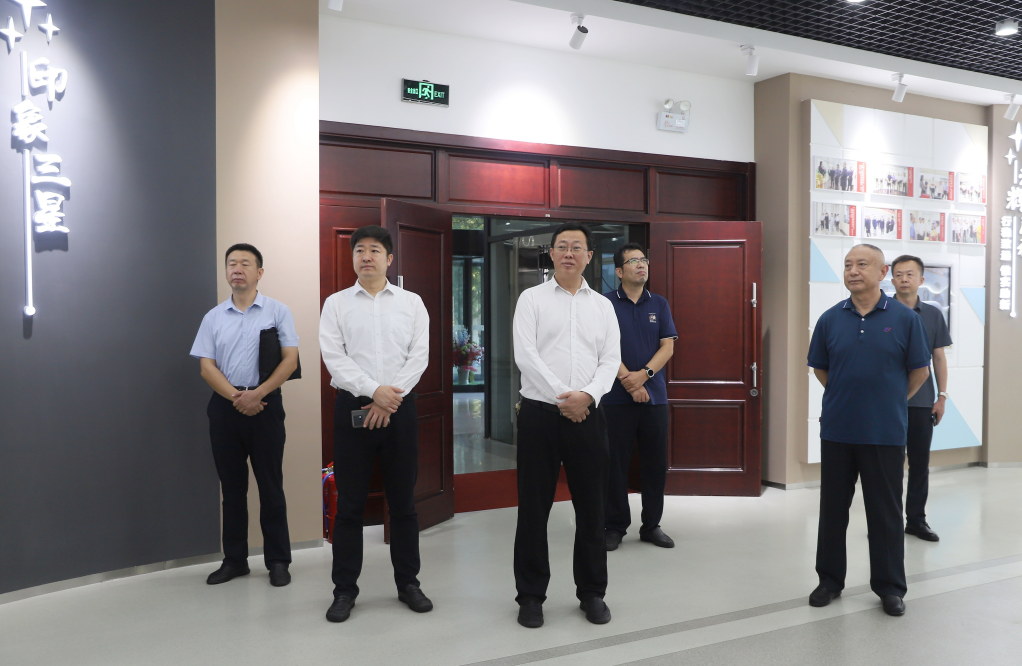 鄒平市人社局黨組書記、局長王保利來山東三星集團調研