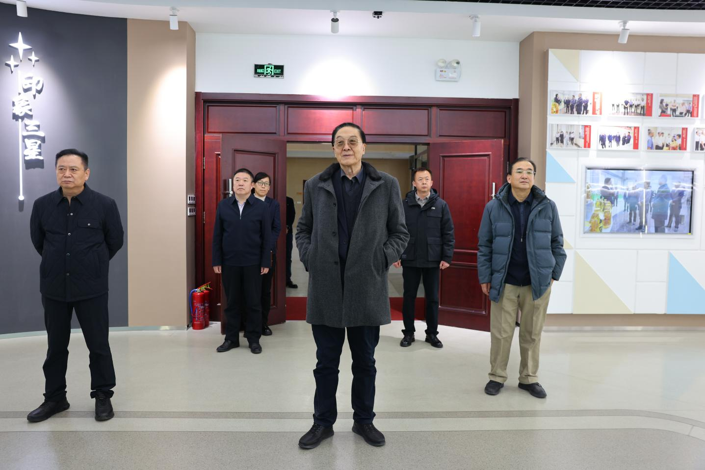 原衛(wèi)生部副部長(zhǎng)、中國(guó)保健協(xié)會(huì)榮譽(yù)理事長(zhǎng)張鳳樓一行來(lái)山東三星集團(tuán)調(diào)研指導(dǎo)