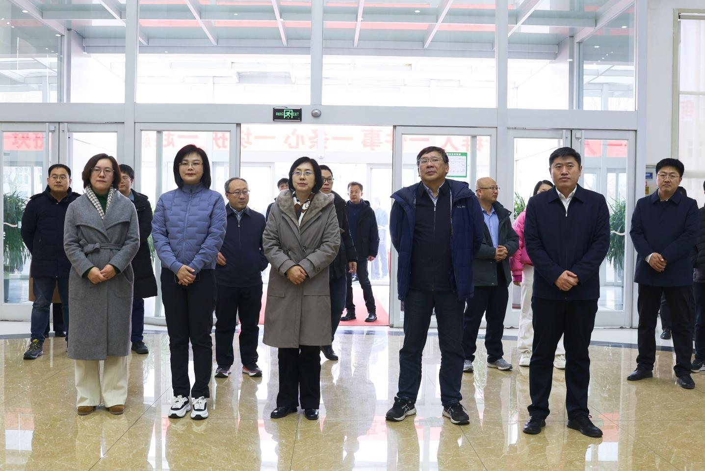 中國(guó)社會(huì)科學(xué)院農(nóng)村發(fā)展研究所黨委書記、副所長(zhǎng)杜志雄一行來(lái)山東三星集團(tuán)調(diào)研