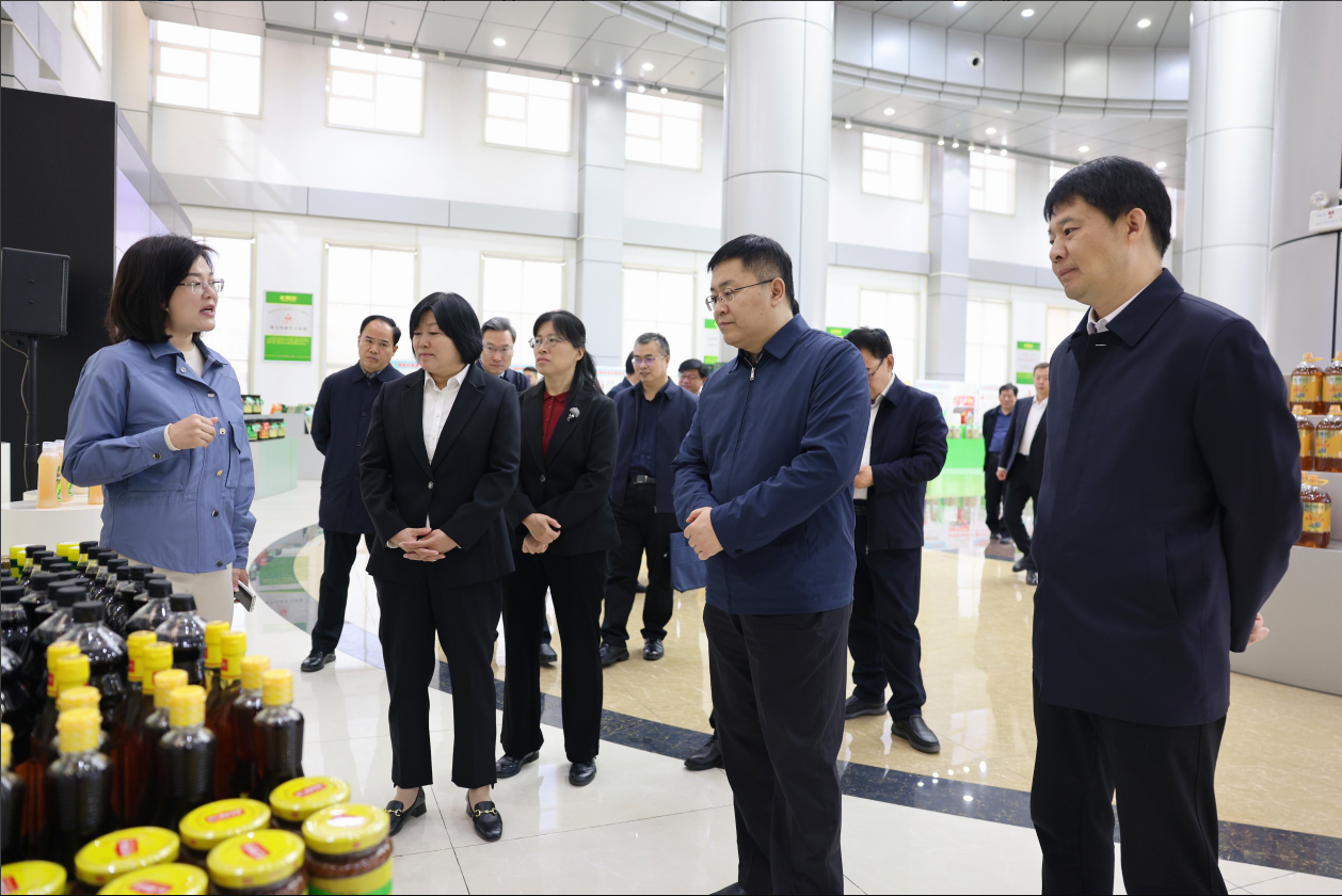 濱州市“首批國(guó)家互聯(lián)網(wǎng)信息辦公室網(wǎng)絡(luò)立法聯(lián)系點(diǎn)”建設(shè)推進(jìn)會(huì)議與會(huì)領(lǐng)導(dǎo)來(lái)山東三星集團(tuán)調(diào)研