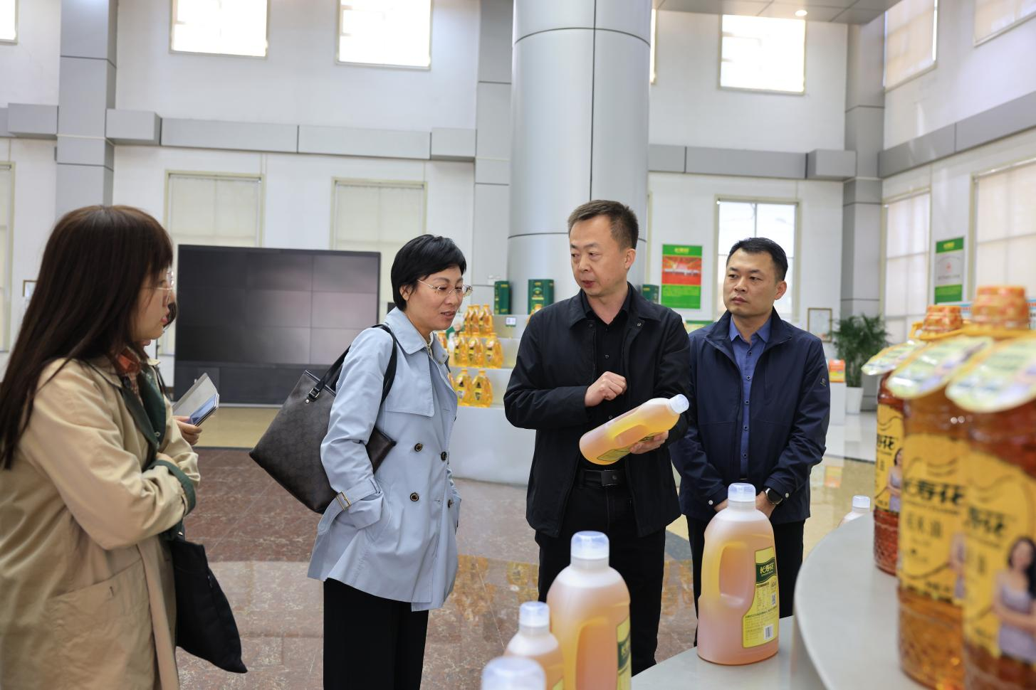 濱州市統(tǒng)計局、商務局聯(lián)合調研組來山東三星集團調研