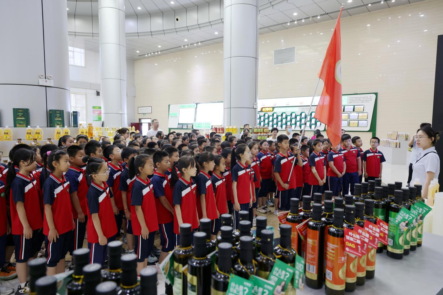 韓店中心小學師生走進三星集團開展實踐教育活動