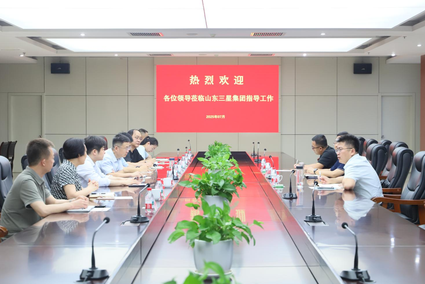 濱州市工信局黨組成員、副局長(zhǎng)雷燦來(lái)山東三星集團(tuán)調(diào)研