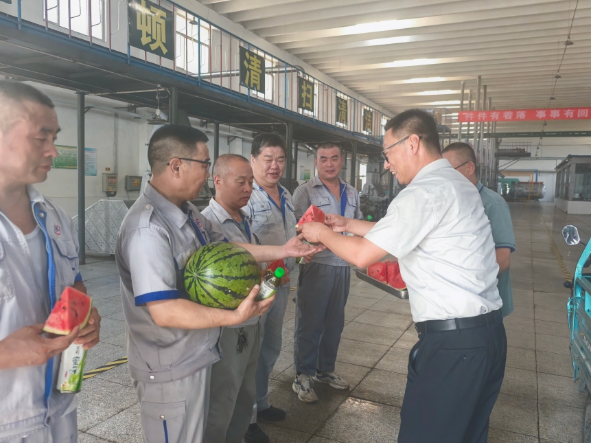 長(zhǎng)壽花食品：炎炎夏日送清涼 情系一線暖人心