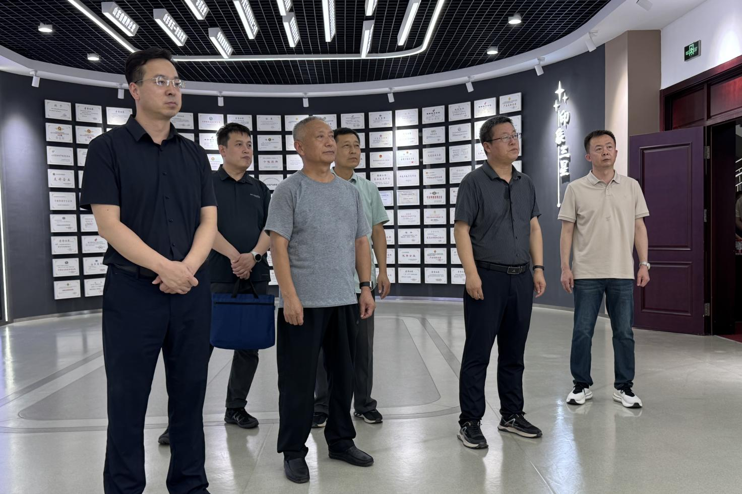 通遼市科爾沁區(qū)委副書(shū)記、政府區(qū)長(zhǎng)金樹(shù)國(guó)來(lái)山東三星集團(tuán)考察