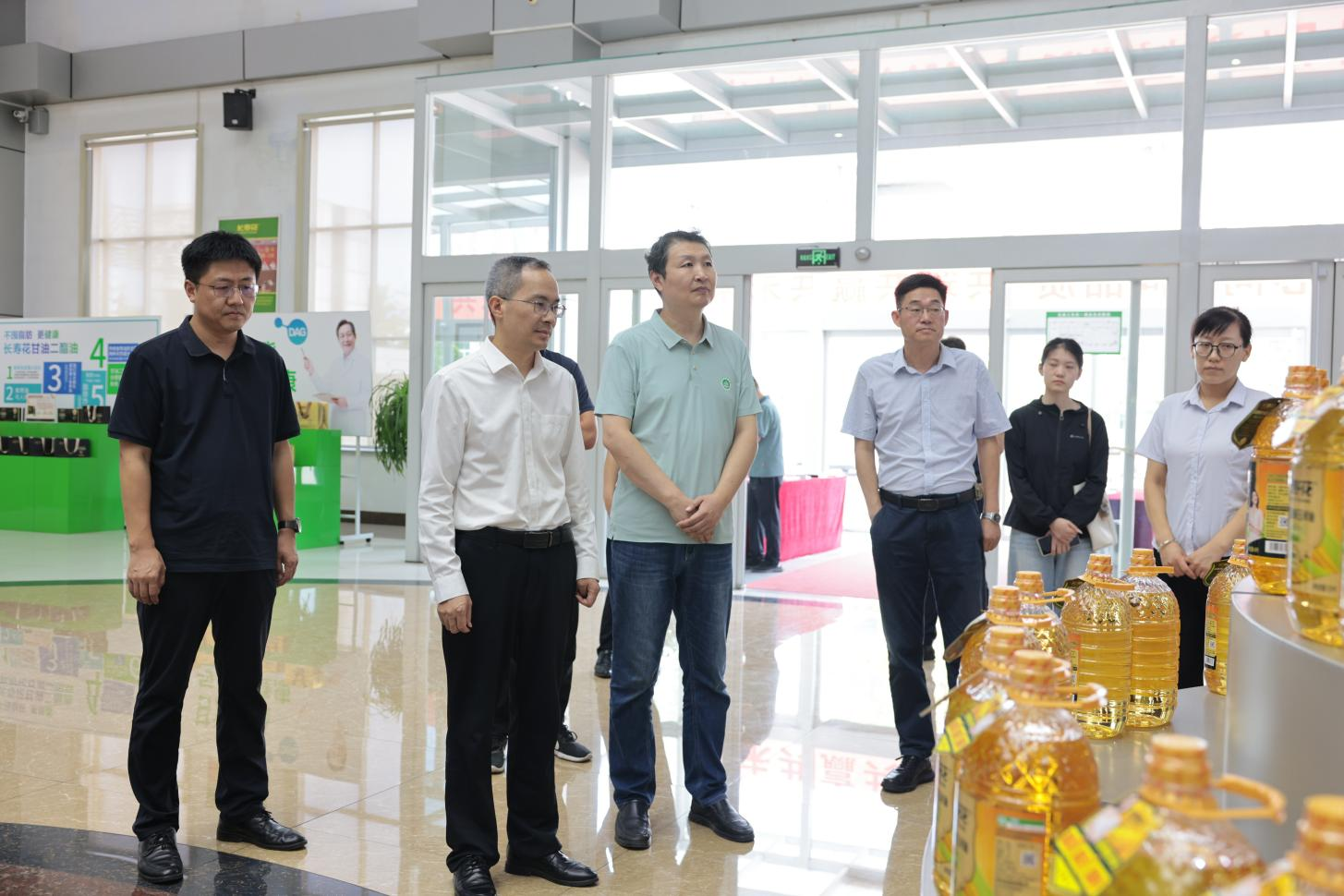 山東農(nóng)業(yè)大學(xué)食品科學(xué)與工程學(xué)院院長(zhǎng)李大鵬一行來(lái)山東三星集團(tuán)參觀調(diào)研