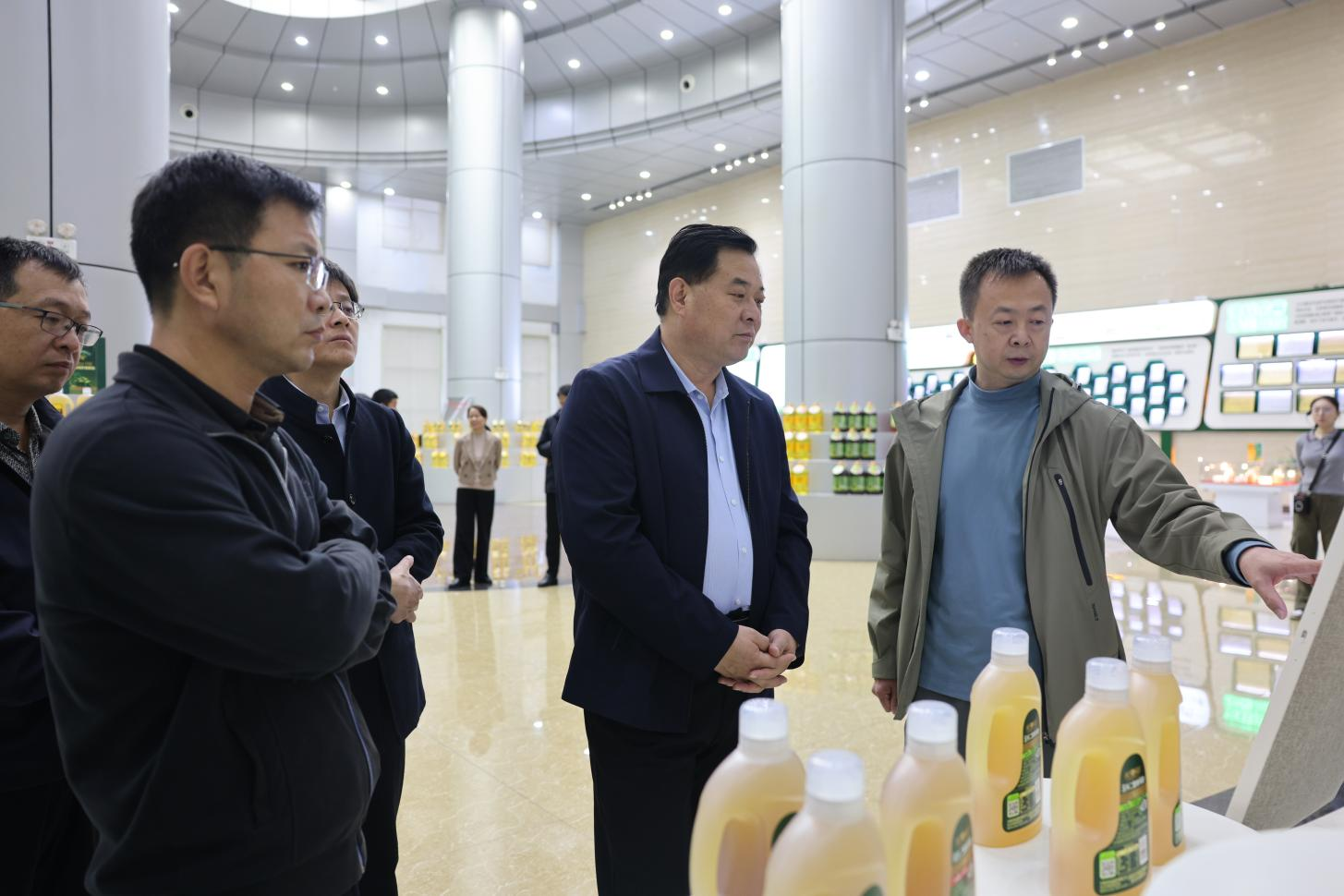 德州市政府調(diào)研組來山東三星集團調(diào)研