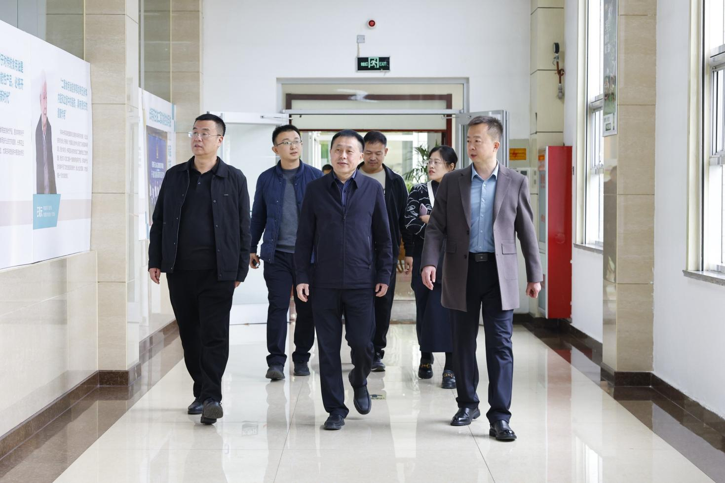 濱州市郵政管理局黨組書記、局長劉新力一行來山東三星集團(tuán)參觀座談